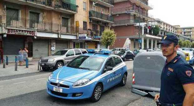 Napoli, sparatoria a Soccavo per intimidire: proiettili sul balcone di una donna
