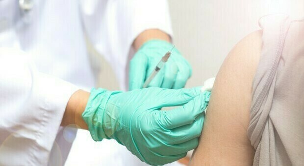 Cinque sanitari no vax ci ripensano: vaccinati e reintegrati al lavoro