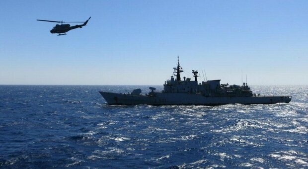 Motovedetta libica spara contro peschereccio italiano: interviene la Marina Militare. Cos'è accaduto