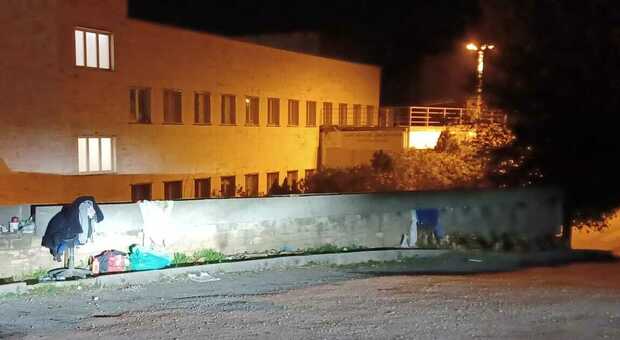 Muore dopo un volo di dieci metri nell'ex ospedale di Frosinone: identificata la vittima