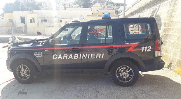 Ponza, scritte minacciose su un mezzo dei carabinieri: denunciati tre giovani