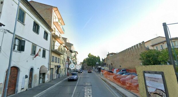 Arezzo, uccide moglie e suocera davanti ai figli, il più grande chiama la polizia: «Correte, mio padre è un assassino»