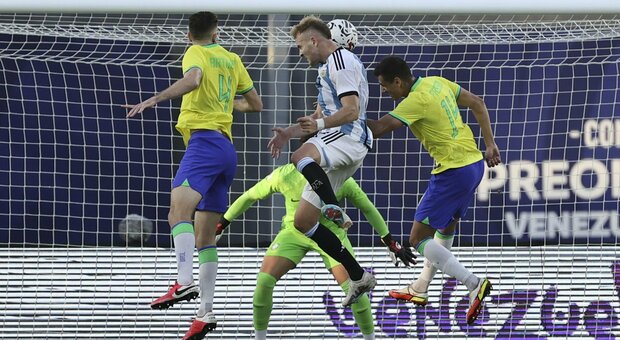 Calcio, Parigi 2024: il Brasile perde 1-0 con l'Argentina e non sarà ai Giochi Olimpici