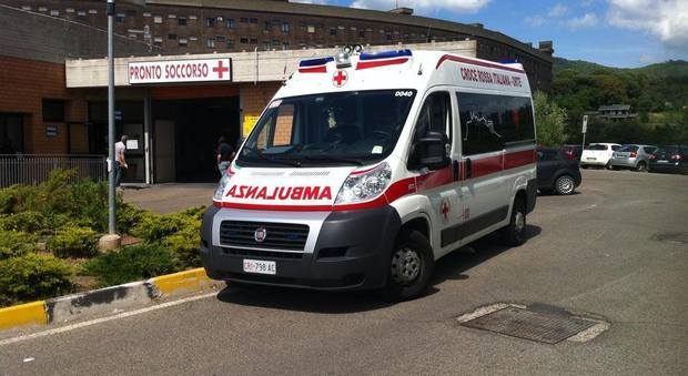 Ambulanza senza gomme termiche: padre costretto a trasportare il figlio dall'ospedale di Viterbo a Roma