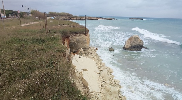 La costa adriatica si sbriciola ancora, dopo l'Arco Magno un nuovo crollo. Ora si contano i danni