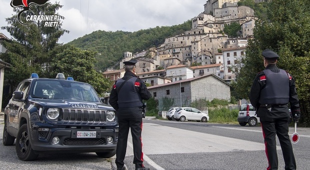 Minaccia di morte vicino di casa, i carabinieri evitano il peggio: denunciato