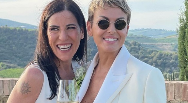Francesca Pascale e Paola Turci spose, le dolci dediche su Instagram: «Il giorno più bello della mia vita»