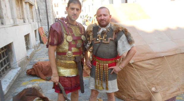Legionari romani verso il campo di Ocricolum