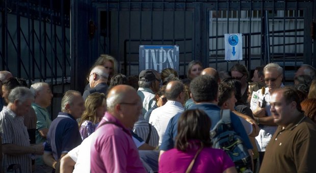 Pensionati all'estero, in Portogallo e a Cipro gli assegni più alti: gli italiani sono 400mila