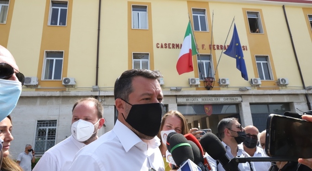Green pass, Salvini: «Lamorgese si dia una mossa a fermare gli sbarchi, anziché pensare ai controlli nei bar»