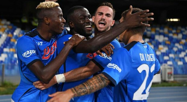 Napoli-Juventus, trionfo social e Manolas chiede scusa per l'errore