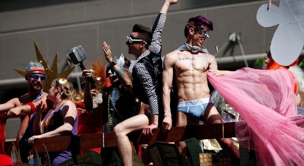 “Onda Pride”, oltre 2.000 in corteo per l'orgoglio gay