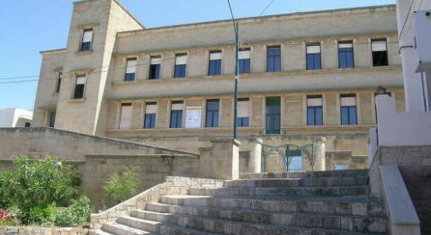 Bimba cade dalle scale della scuola: il Ministero dovrà risarcire la famiglia. La sentenza in provincia di Lecce