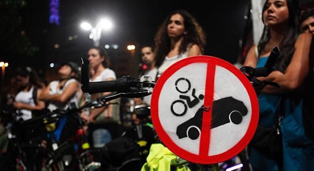Biciclette contro auto: a Napoli un docufilm sulla sfida ecologista del nuovo millennio