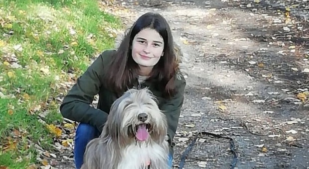 Julie Tronet morta suicida a Lecce, la verità del 19enne sotto accusa: «Mi ha invitato lei a casa»