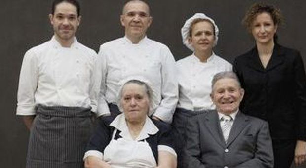 Luigi Cera (in basso a destra) con gli altri membri della famiglia