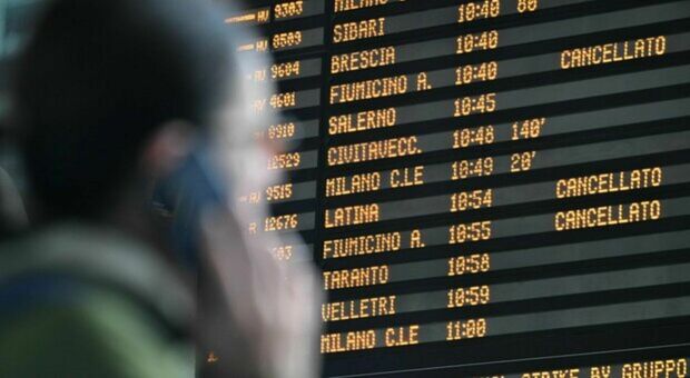 Treni, guasto sull'alta velocità Napoli-Roma: «Ritardi fino a 120 minuti» Le modifiche e le linee deviate