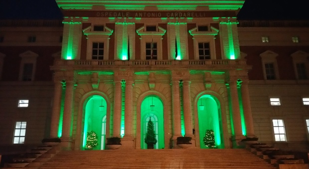 Napoli, per celebrare il Natale il Cardarelli si colora di verde