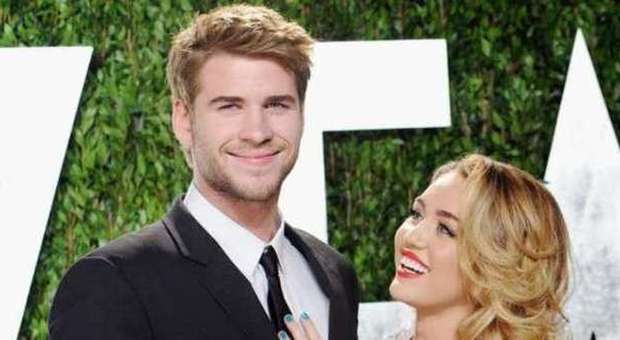Liam Hemsworth e Miley Cyrus in una immagine d'archivio (ilmessaggero.it)
