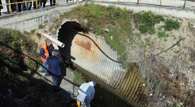 La vergogna di Pescara: nel fiume le fogne di 200 famiglie