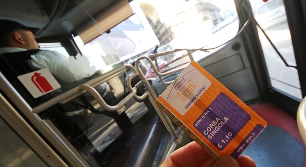 Conducenti senza i nuovi biglietti: a Napoli flop vendite sui bus