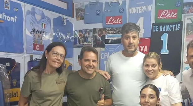 Maradona eterno: a Napoli l'omaggio nella chiesa sconsacrata