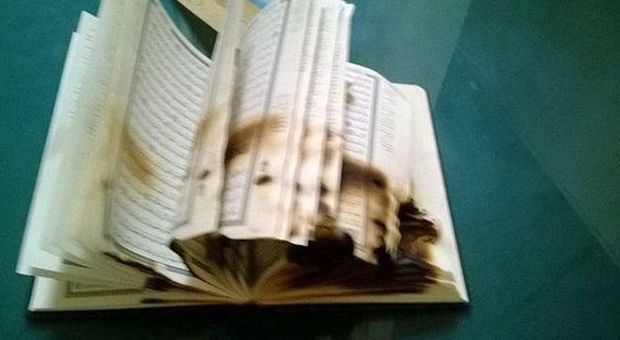 Le pagine del Corano date alle fiamme