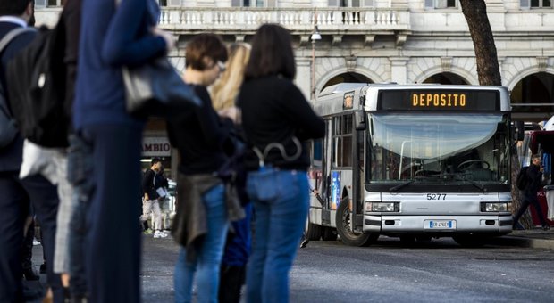 Roma chiude per sciopero: boom di malati all'Atac