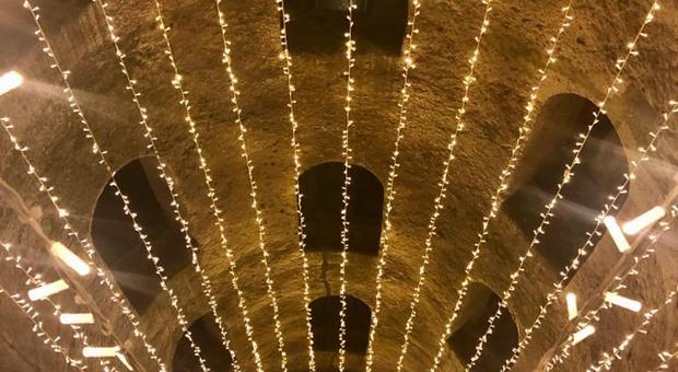 La magia del pozzo di San Patrizio per la prima volta illuminato a Natale
