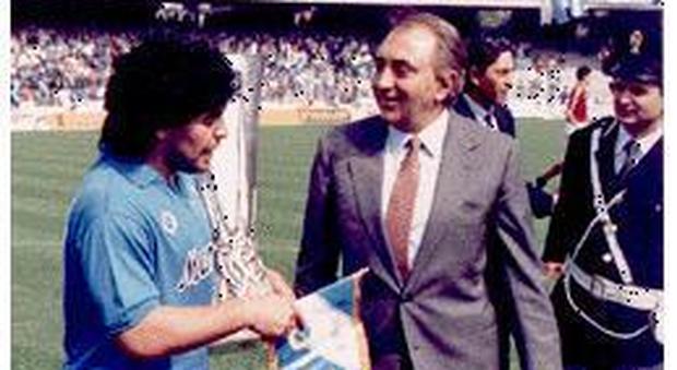 Ferlaino incorona Maradona «Tutti i napoletani lo amano»