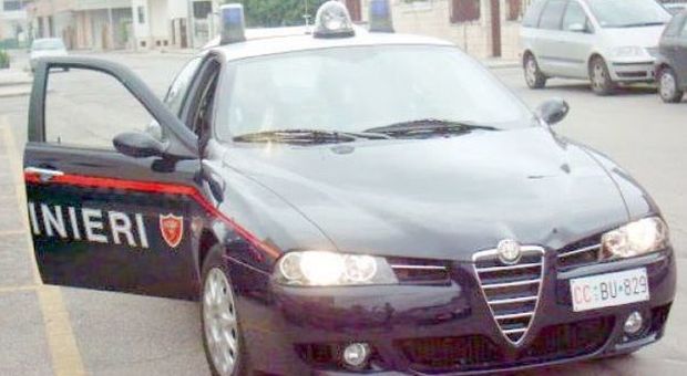 Tre coltellate alla ex dopo la lite in casa: leccese braccato dai carabinieri