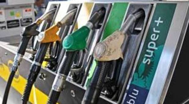 Belci (Cgil): meno sconti benzina e in cambio nel 2015 più aiuti sociali
