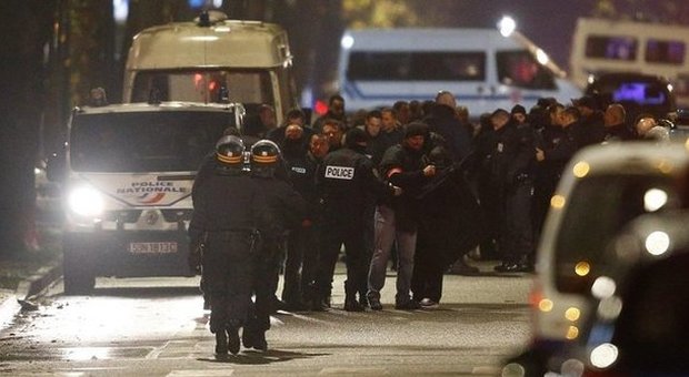 Ore di paura a Roubaix: "Ucciso un sequestratore, ostaggi liberati"