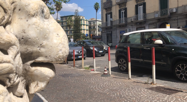 Degrado a Napoli, maltrattata e a secco la fontana preferita dai Borbone a Mergellina