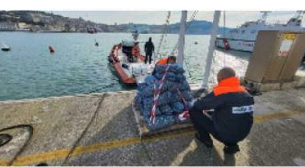 Guardia costiera, controlli nelle Marche: sequestrate 6 tonnellate di pese, multe per 99mila euro e due attività nei guai