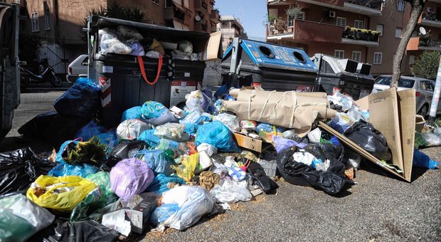 Roma, il ministero con la Raggi: la discarica deve andare avanti