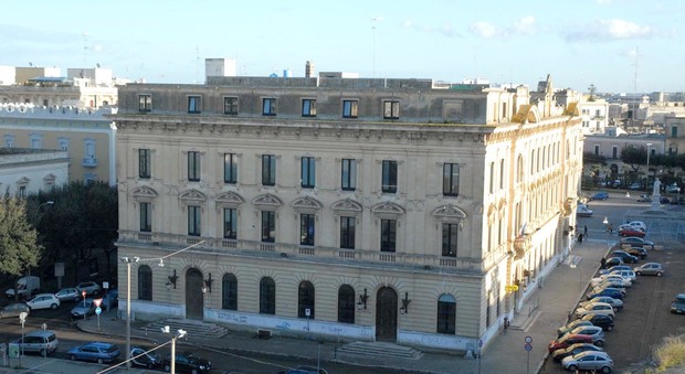 Il Palazzo delle Poste in piazza Libertini