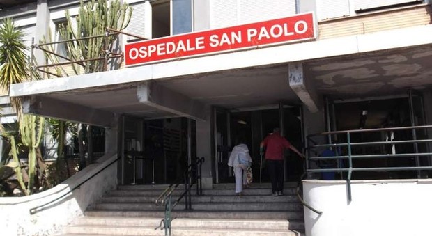 Napoli, la moda della villeggiatura in ospedale: i pazienti sani al San Paolo diventano due. E arriva la polizia