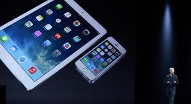 Apple aumenta gli ordini per il nuovo iPhone 6, previsto il boom per lo smartphone
