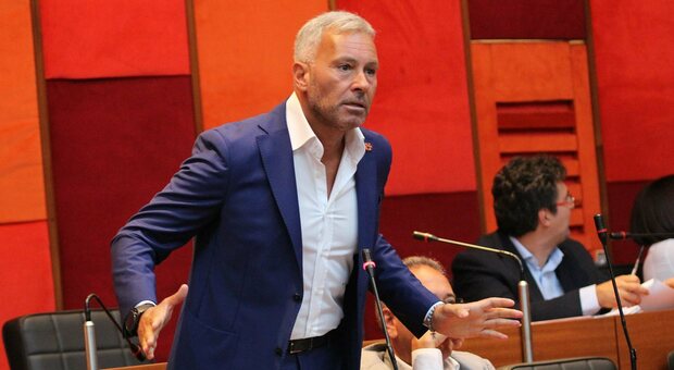 Consiglio regionale della Campania, Fortini si dimette da consigliere: al suo posto Venanzoni