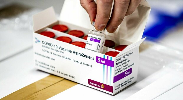 AstraZeneca, vertice d’emergenza dell'Ema: «Ma per ora niente rischi». Su 17 milioni di vaccinati, 37 tra embolie e trombosi