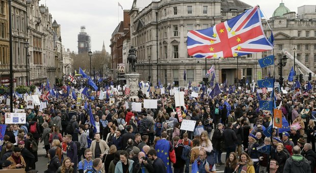 Brexit, record di firme per chiedere un secondo referendum: «Siamo un milione»