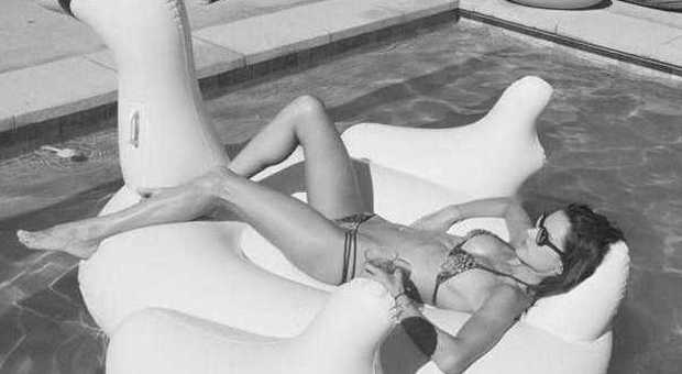 Da Beyoncé e Irina Shayk, i selfie in bikini ​delle vip più belle