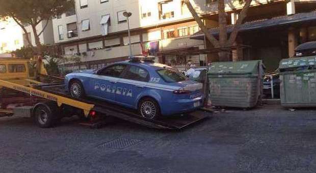Tor Bella Monaca come Scampia: squarciate le gomme ad auto della polizia