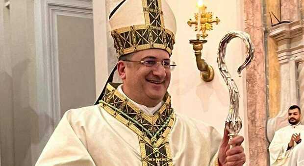 Monsignor Rega ordinato vescovo: commozione per sacerdote di Giugliano