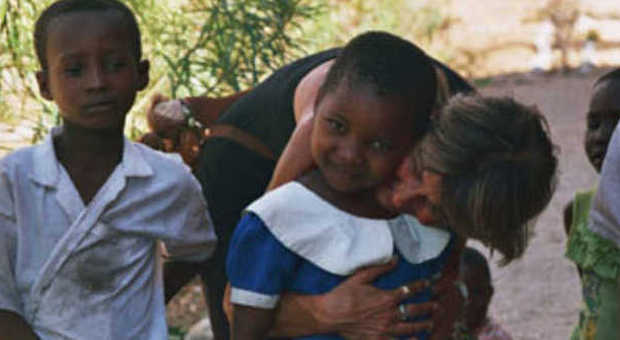 Da Roma alla Tanzania per aiutare i bimbi, con la musica di Renato Zero