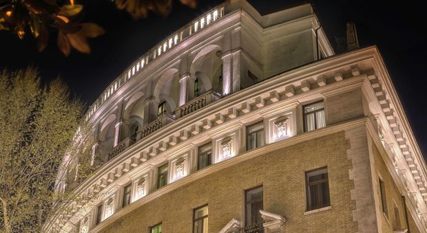 Roma, turista americano ubriaco devasta intero piano hotel in via Veneto