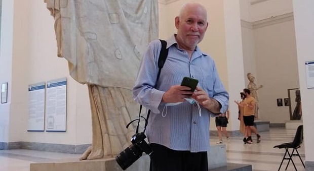 McCurry a Napoli, il grande reporter in giro tra vicoli e musei. «Visitatore speciale»
