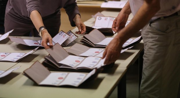 Elezioni Roma, i candidati Pd primi in 9 municipi: cinquestelle in testa in periferia