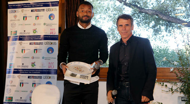 Zola premiato in Sardegna: «Che esperienza al Chelsea con Sarri»
